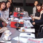 Les étudiants au café lors du Retour des Alpages
