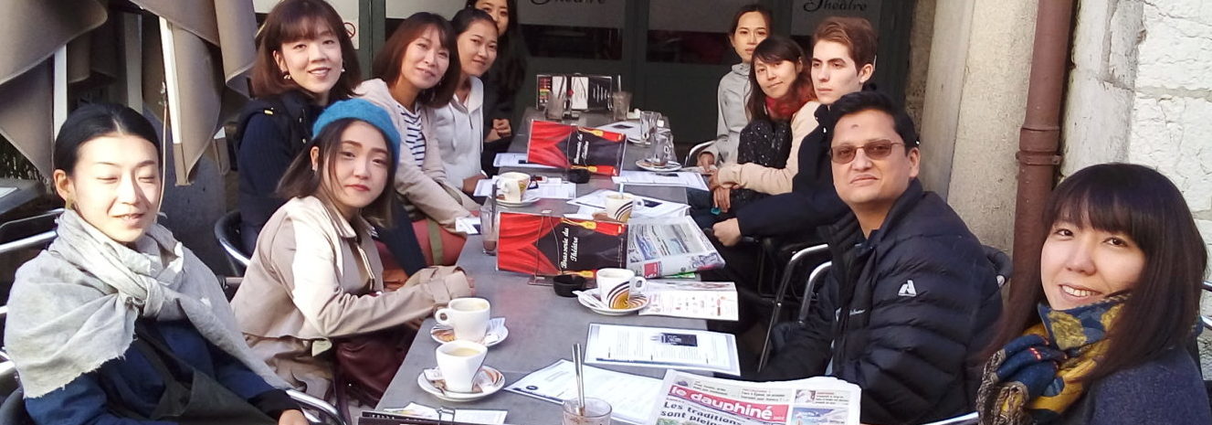 Les étudiants au café lors du Retour des Alpages