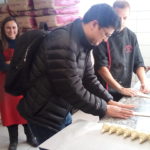 Arish fabrique des croissants