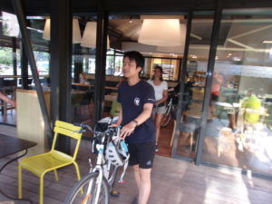 La CilfaCyclette traverse une boulangerie !